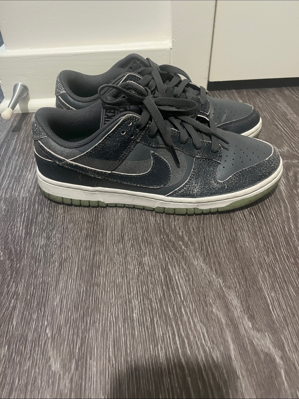 Nike Low-Top Black and Gray Sneakers